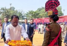 मुख्यमंत्री विष्णुदेव साय ने शहीद जवानों को पुष्पचक्र अर्पित कर दी भावभीनी श्रद्धांजलि