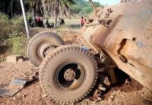 बीजापुर : नक्सलियों ने ब्लास्ट कर सुरक्षा बल का वाहन उड़ाया, 8 जवान शहीद