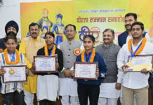 धार्मिक आस्था एवं देश की रक्षा के लिए सिख समाज का योगदान अतुलनीय : मुख्यमंत्री