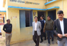 कमिश्नर ने माध्यमिक शाला चैतमा व आंगनबाड़ी केंद्र कसनिया का किया निरीक्षण