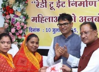 महिला सशक्तिकरण और कुपोषण मुक्ति के लिए 6 जिले के 42 स्व-सहायता समूह को रेडी-टू-ईट निर्माण एवं वितरण का कार्य