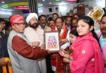 मुख्यमंत्री विष्णुदेव साय ने महालक्ष्मी मंदिर में की पूजा-अर्चना, प्रदेशवासियों की सुख-समृद्धि कामना की