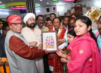 मुख्यमंत्री विष्णुदेव साय ने महालक्ष्मी मंदिर में की पूजा-अर्चना, प्रदेशवासियों की सुख-समृद्धि कामना की