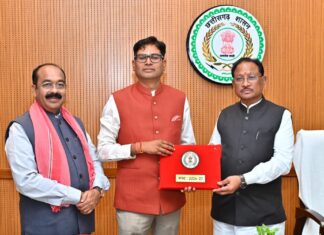 मुख्यमंत्री विष्णु देव साय से आज विधानसभा परिसर स्थित उनके कक्ष में वित्त मंत्री ओपी चौधरी ने वित्तीय वर्ष 2026-27 का बजट प्रस्तुत करने से पूर्व मुलाकात की