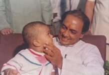 संकेत ‘सूरज’ उदय का, कभी गोद में खिलाया था, अब दिग्गी राजा ने रखा कंधे पर हाथ