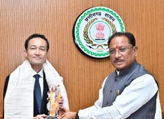 मुख्यमंत्री विष्णु देव साय से जापान दूतावास के राजनीतिक मामलों के मंत्री आबे नोरिआकि ने की सौजन्य मुलाकात