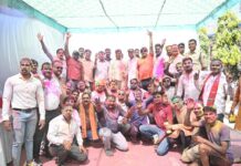 कार्यकर्ताओं और नगरवासियों के साथ होली के रंग में रंगे कैबिनेट मंत्री लखन लाल देवांगन