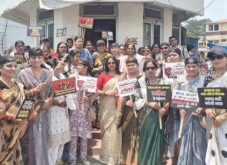 नारी शक्ति वंदन अधिनियम का विरोध करने वाली कांग्रेस पार्टी का महिला मोर्चा व युवा मोर्चा ने फूंका पुतला
