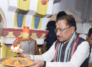 मुख्यमंत्री ने रायगढ़ के राजापारा स्थित भगवान जगन्नाथ मंदिर में की पूजा-अर्चना