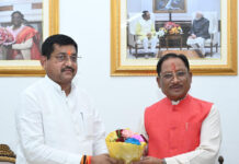 मुख्यमंत्री से उत्तरप्रदेश के राज्यमंत्री रामकेश निषाद ने सौजन्य मुलाकात की