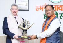 मुख्यमंत्री विष्णु देव साय से आस्ट्रेलिया के महावाणिज्य दूत बर्नार्ड लिंच ने की सौजन्य मुलाकात