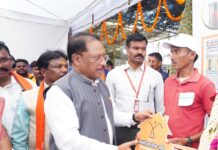 सिलगेर के माड़वी कोसा ने अपने हाथों से बनाया अपना घर, मुख्यमंत्री ने सौंपी खुशियों की चाबी