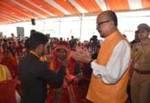 सामूहिक विवाह कार्यक्रम में शामिल हुए राज्यपाल