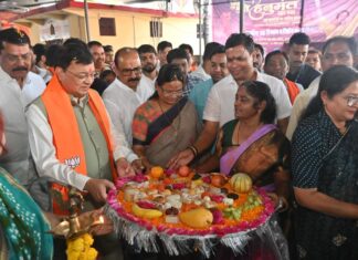 उद्योग मंत्री लखनलाल देवांगन के जन्मदिन पर बधाई देने कार्यकर्ताओं एवं आम नागरिकों का उमड़ा हुजूम, जगह-जगह अभिनंदन एवं स्वागत