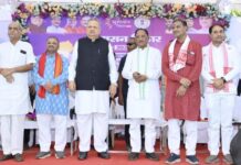 मुख्यमंत्री विष्णु देव साय सुशासन तिहार अंतर्गत राजनांदगांव में आयोजित जनसमस्या निवारण शिविर में हुए शामिल