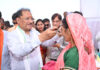 मुख्यमंत्री विष्णु देव साय ने हितग्राहियों को अपने हाथों से पहनाया नजर का चश्मा’