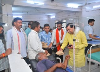 श्रमिक राष्ट्र निर्माण के मौन शिल्पी हैं, उनका सम्मान हम सबका कर्तव्य है” — पार्षद नरेंद्र देवांगन