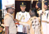 वित्त मंत्री ओपी चौधरी ने शौर्य चक्र से सम्मानित छत्तीसगढ़ पुलिस के जांबाज अधिकारियों को दी बधाई