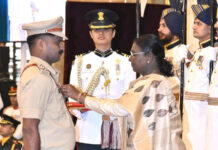 वित्त मंत्री ओपी चौधरी ने शौर्य चक्र से सम्मानित छत्तीसगढ़ पुलिस के जांबाज अधिकारियों को दी बधाई