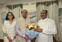राज्यपाल रमेन डेका ने किया लोकसभा अध्यक्ष बिड़ला का आत्मीय स्वागत