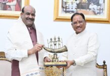 लोकसभा अध्यक्ष ओम बिरला ने मुख्यमंत्री विष्णु देव साय से की सौजन्य भेंट