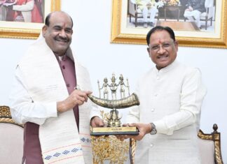 लोकसभा अध्यक्ष ओम बिरला ने मुख्यमंत्री विष्णु देव साय से की सौजन्य भेंट