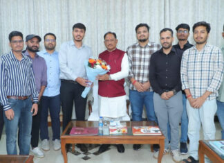 मुख्यमंत्री विष्णुदेव साय ने यूपीएससी प्रारंभिक परीक्षा में सफल ट्राइबल यूथ हॉस्टल के विद्यार्थियों से की मुलाकात