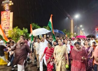 राष्ट्रीय गीत के अपमान के विरोध में भाजपा का जोरदार प्रदर्शन, कांग्रेस कार्यालय के सामने गूंजा वंदे मातरम्