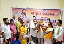 गुरु रविदास जयंती पर गूंजा समरसता का संदेश, भाजपा कार्यालय में भव्य संत समागम एवं कलश वितरण