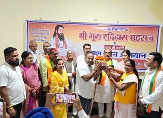 गुरु रविदास जयंती पर गूंजा समरसता का संदेश, भाजपा कार्यालय में भव्य संत समागम एवं कलश वितरण