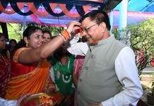 हजारों बहनों ने उद्योग मंत्री लखन लाल देवांगन को बांधी राखी