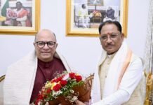 मुख्यमंत्री विष्णुदेव साय से निर्माता-निर्देशक डॉ. चंद्रप्रकाश द्विवेदी ने की सौजन्य मुलाकात