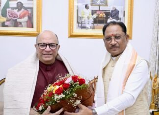 मुख्यमंत्री विष्णुदेव साय से निर्माता-निर्देशक डॉ. चंद्रप्रकाश द्विवेदी ने की सौजन्य मुलाकात