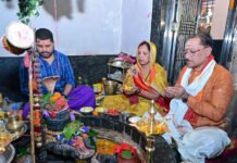 मुख्यमंत्री विष्णुदेव साय ने सावन सोमवार और नागपंचमी पर फलेश्वरनाथ महादेव की पूजा-अर्चना की