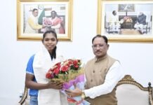 एशियन गेम्स की स्वर्ण पदक विजेता टीम की संजू देवी को मुख्यमंत्री विष्णु देव साय ने 51 लाख रुपए की प्रोत्साहन राशि देने की घोषणा की