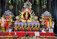 मां दुर्गा उत्सव समिति बस स्टैंड हरदीबाजार द्वारा लगातार 18 वें वर्ष किया जा रहा दुर्गा पूजा, नवरात्रि के प्रथम दिन हुई प्राण प्रतिष्ठा