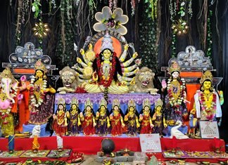 मां दुर्गा उत्सव समिति बस स्टैंड हरदीबाजार द्वारा लगातार 18 वें वर्ष किया जा रहा दुर्गा पूजा, नवरात्रि के प्रथम दिन हुई प्राण प्रतिष्ठा