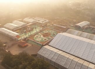 बस्तर के लालबाग में वनोपज से सजी 20,700 वर्गफीट की भव्य रंगोली ने रचा विश्व रिकॉर्ड, राष्ट्रपति श्रीमती द्रौपदी मुर्मु ने किया अवलोकन