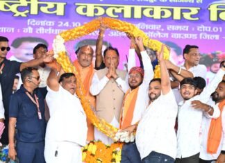 अंतर्राष्ट्रीय कलाकार दिवस पर बानबरद में आयोजित पंडवानी महासम्मेलन में शामिल हुए मुख्यमंत्री विष्णुदेव साय